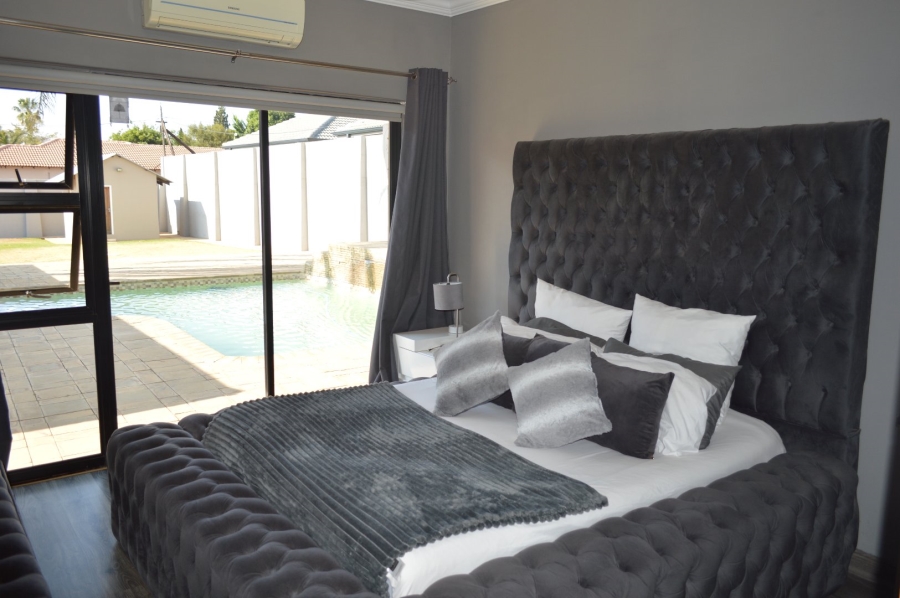 4 Bedroom Property for Sale in Wilkoppies North West